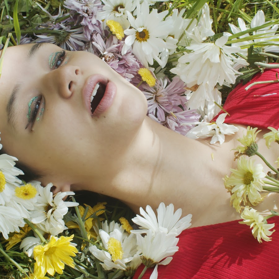 Kate Brunotts releases ethereal, nostalgic single "PROJECTIONS"