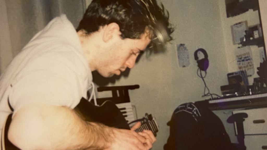 Liverpool, England-based artist Euan Blackman releases "Sinking"