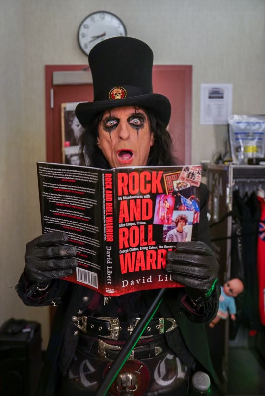 Alice Cooper Reading Rock and Roll Warrior - Photo Courtesy of Sunset Blvd Books