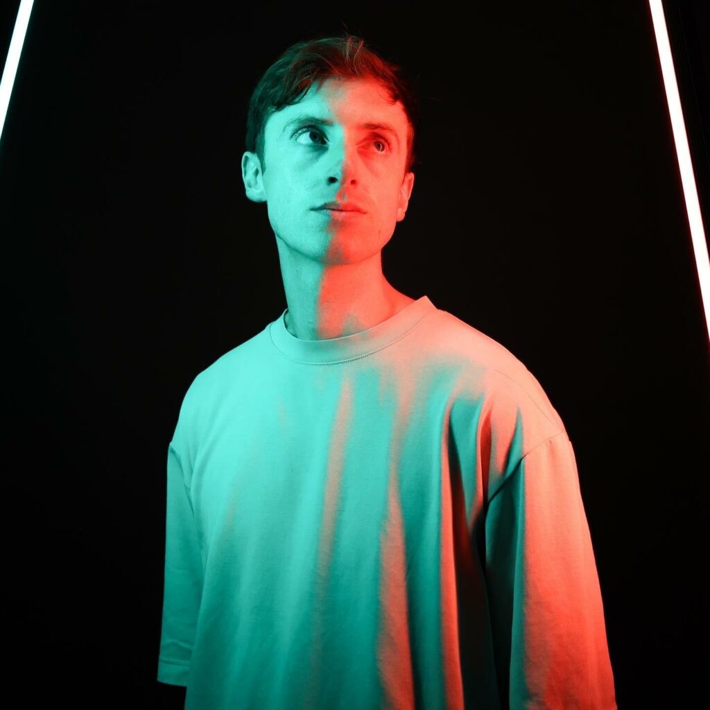 Chósta "That Object Spoke to Me" with green and red lighting