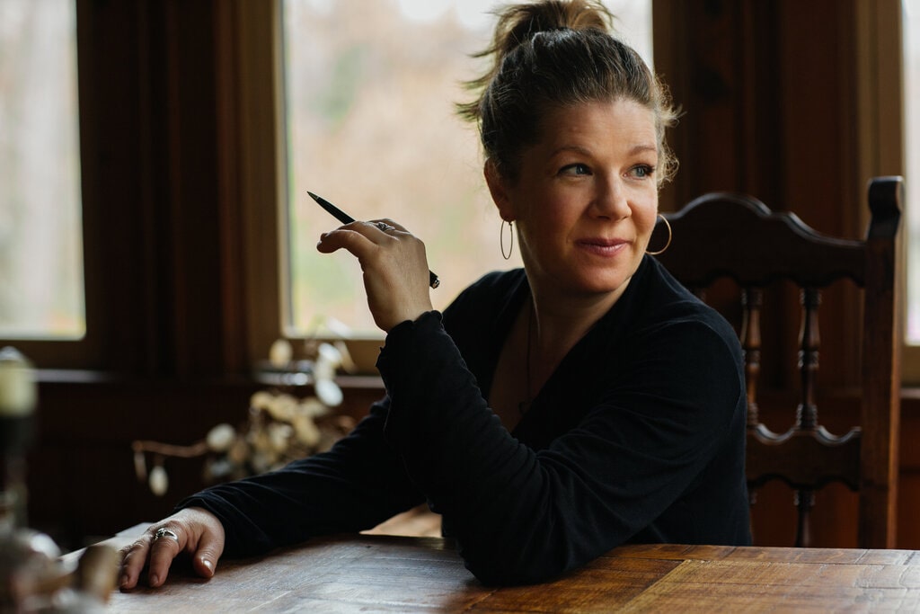 Dar Williams at her writing table / Photo by Ebr Yildiz