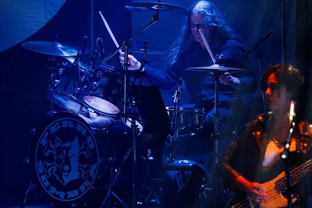 Perro Sombra Drums and Bass on stage in blue lighting