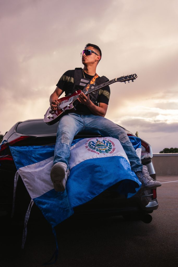 A picture of Chipelo playing guitar.