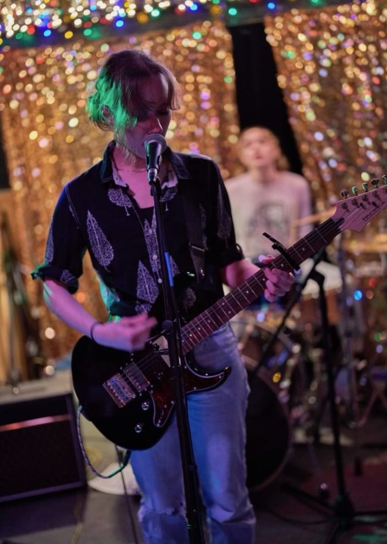 Ski Queen performing live