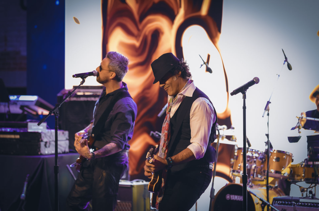 Perro Sombra performing at the awards show