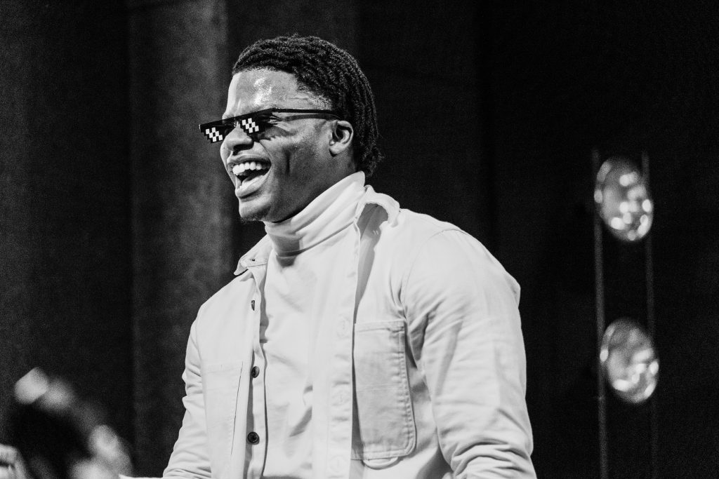 Asa Weeks performing live